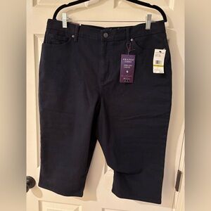 Gloria Vanderbilt Women's Dark Blue Jean Shorts Size 14 NWT